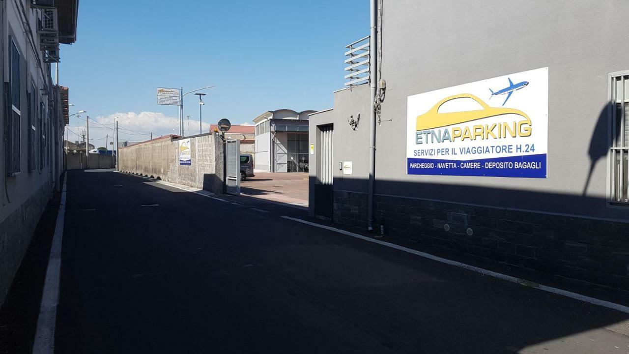 Отель Etna Parking Катания Экстерьер фото