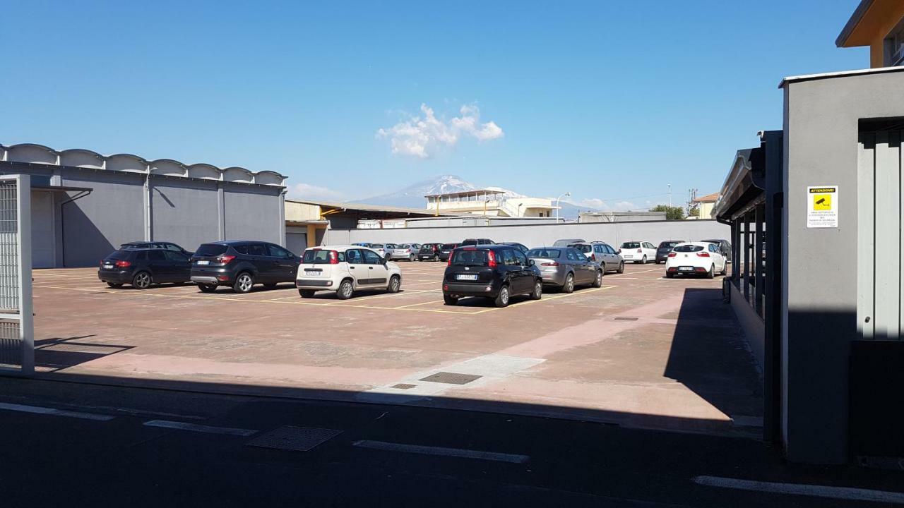 Отель Etna Parking Катания Экстерьер фото