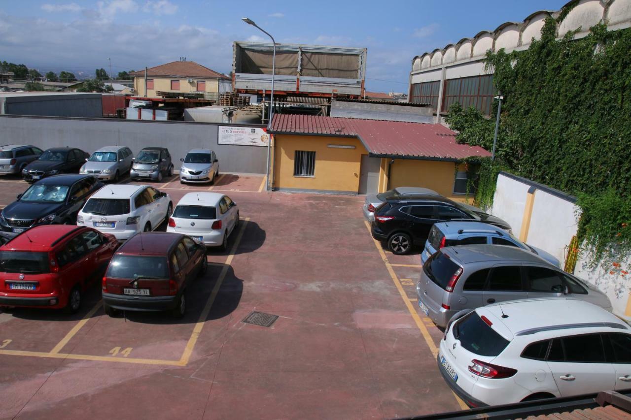 Отель Etna Parking Катания Экстерьер фото